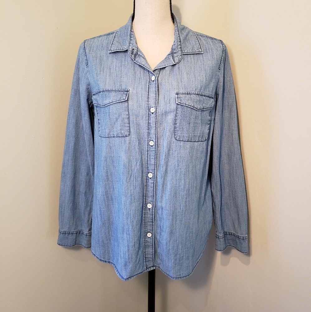 Old Navy Classic Chambry Button Down